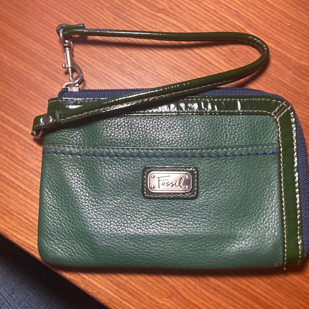 Fossil womens wristlet green leather.  Used gently.